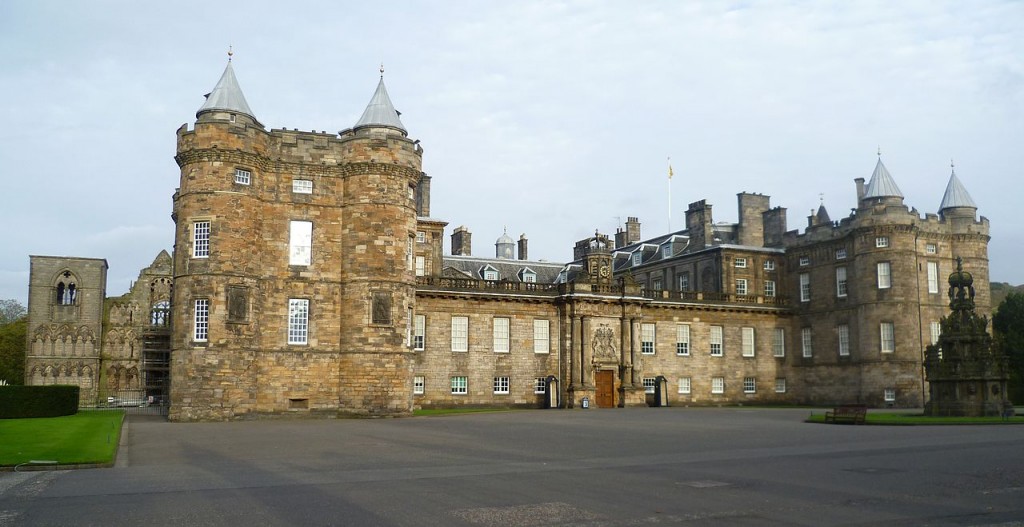 1280px-Palace_of_Holyroodhouse,_Edinburgh